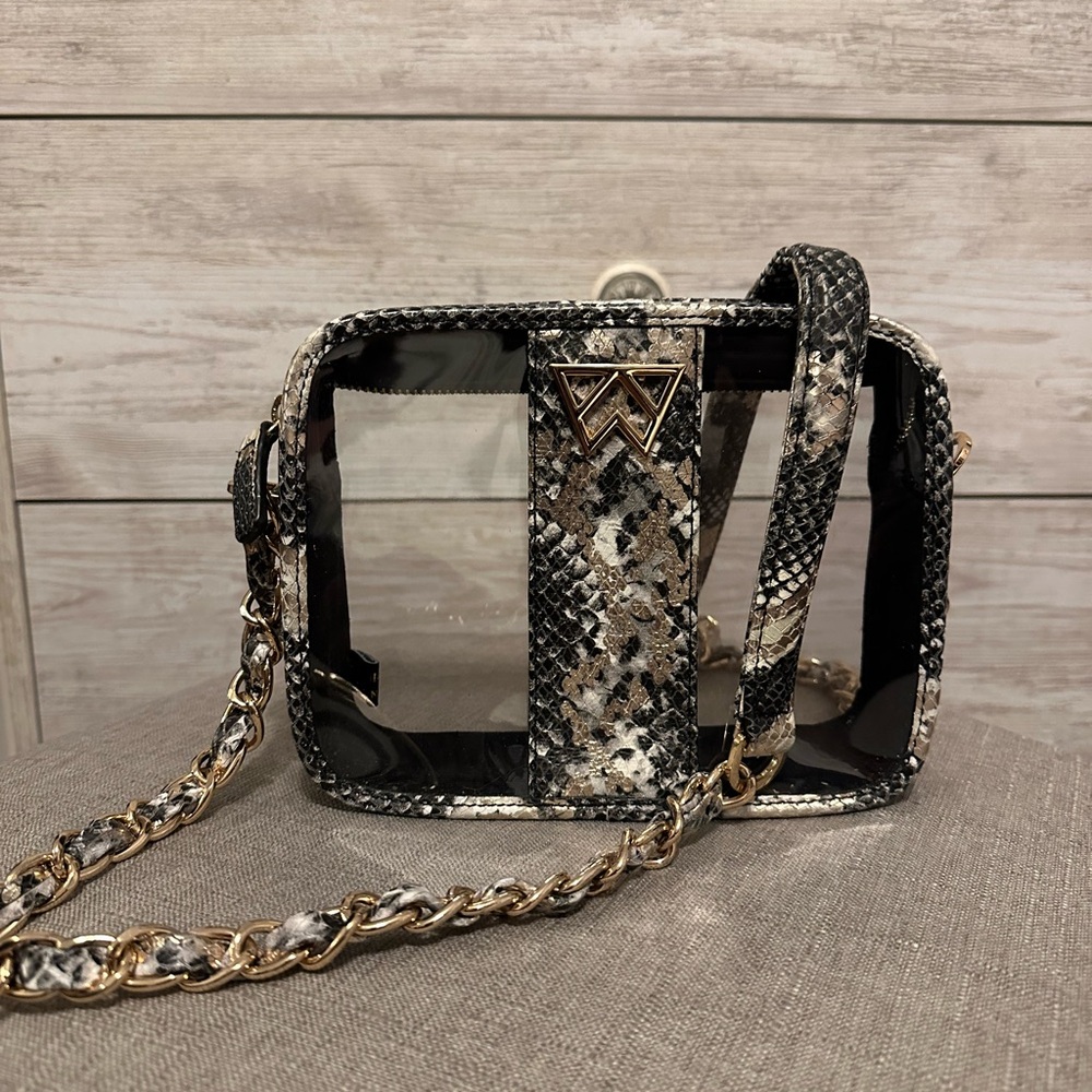 Kelly Wynne Clear Game-Day Crossbody Bag